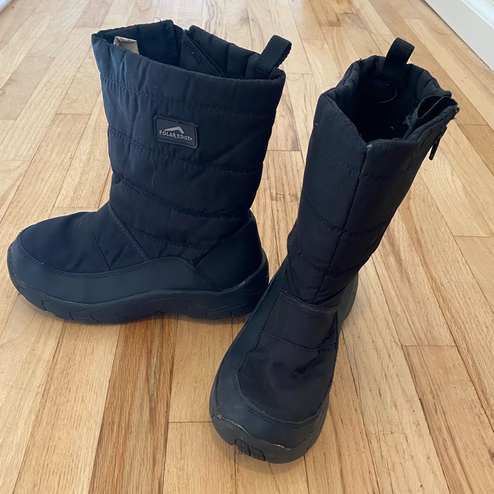 Snow boots